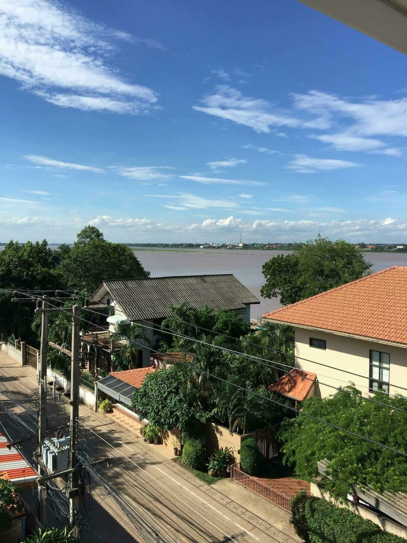 Samranchaykhong Hotel Mukdahan Exterior photo